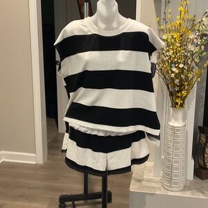 Entro Black and White Striped set